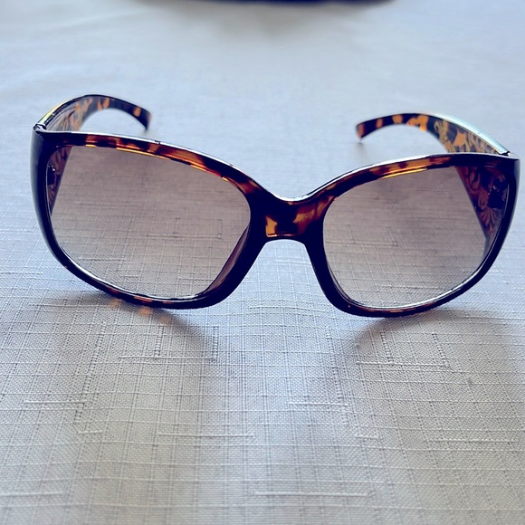 OSCAR DE LA RENTA SUNGLASSES - Picture 2 of 9